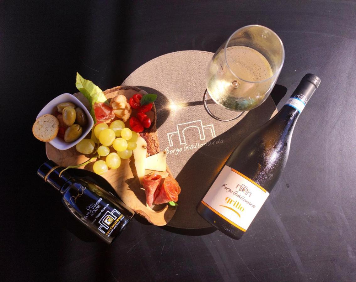 Borgo Giallonardo Wine Relais 雷阿尔蒙特 外观 照片